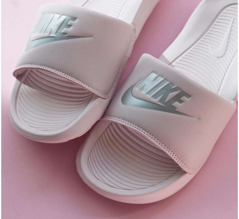 Женские тапки Nike Victori One CN9677-600