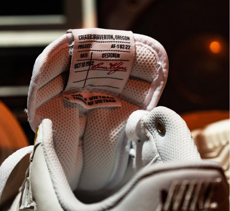 Жіночі кросівки Nike W Air Force 1 '07 Premium DZ5616-100