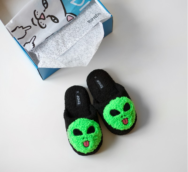 RipNDip Lord alien plush face house slippers Black
