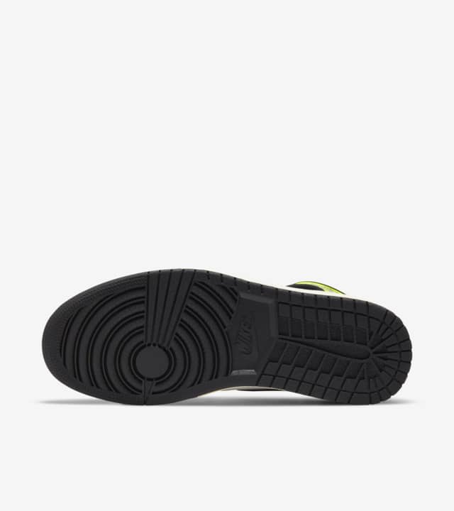 jordan retro 1 white black volt